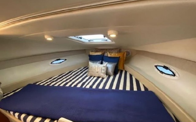 Stunning 2-bed Boat in Dreverna