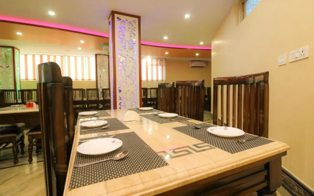 Hotel Sky Blue By OYO Rooms