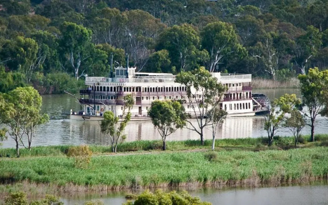 Romantic Getaways at Riverview Rise Retreats