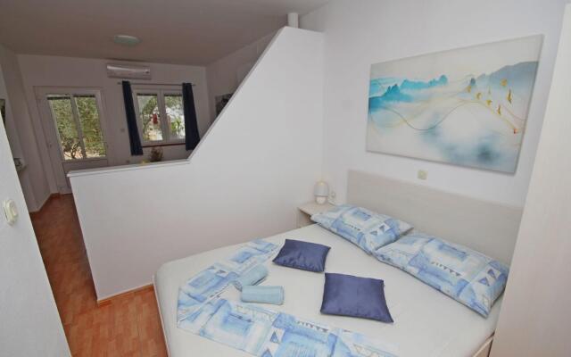 JoviZe - free parking - SA7(2)