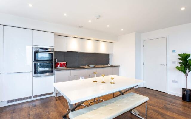 Stunning Brentford Penthouse