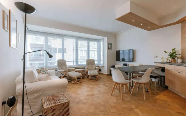 Light-filled Apartment With Lateral sea View