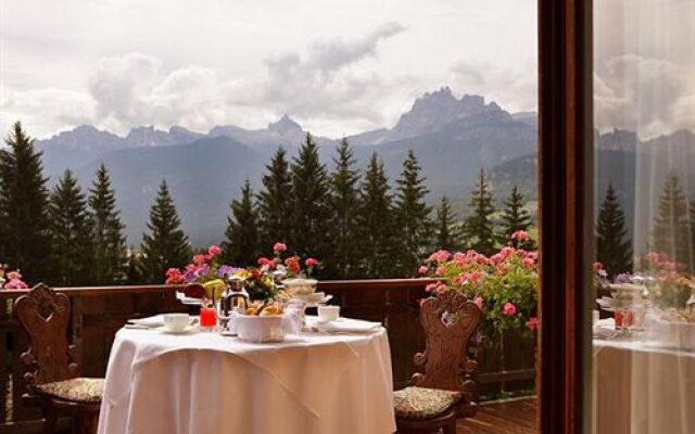 Boutique Hotel Villa Blu Cortina - Elegant 4 Stars Hotel Cortina d'Ampezzo