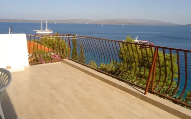 Pava - 15m From the sea - A2