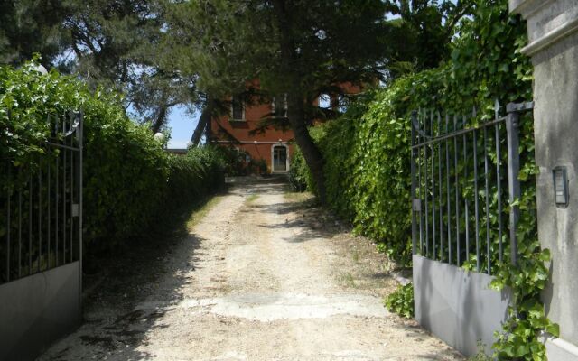 Dimora Del Falconiere B&B