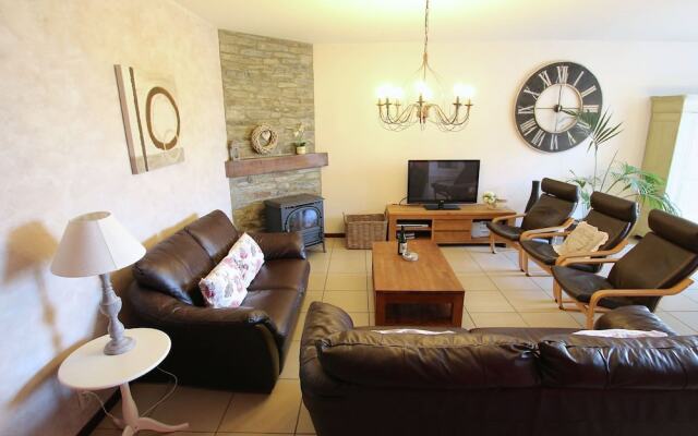 House With 4 Bedrooms in Bertrix, With Enclosed Garden and Wifi