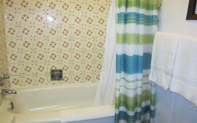 Lamplighter Viking Motel