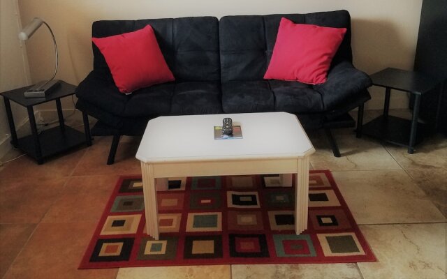 Pinecrest Inn & Suites