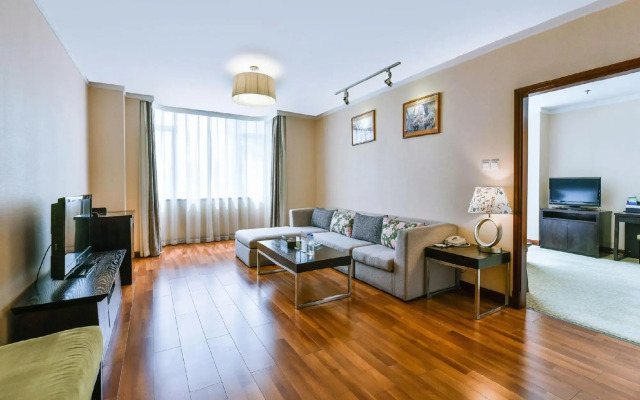 Guizhou Fengrun Karst Hotel (Jiaxiu Tower Qingyun Market Store)