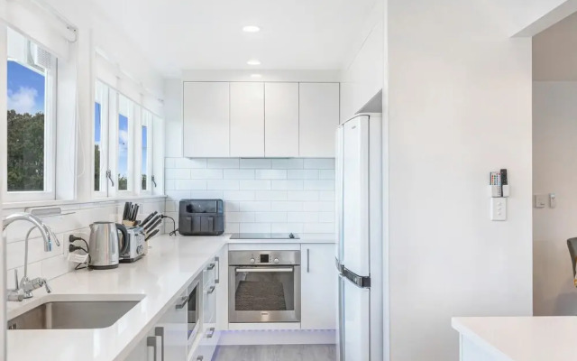 Freshly Renovated 3Br Ellerslie Home