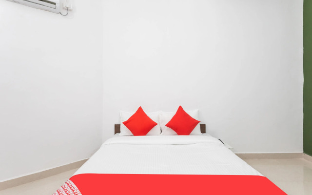 OYO 28267 Convivial Paradise