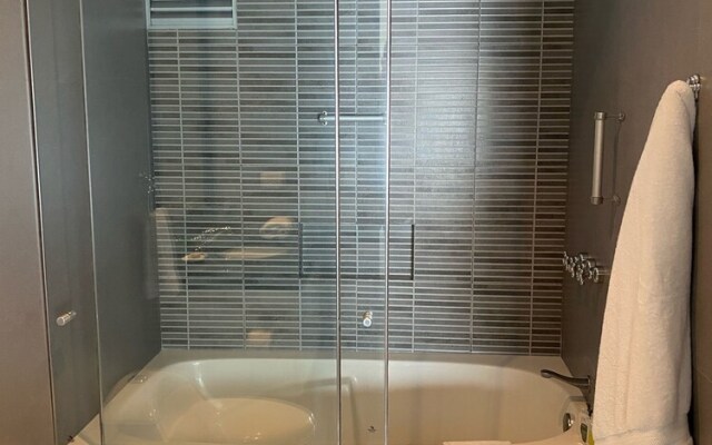Elegant 2BR with Ocean View by Wynwood-House