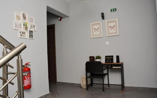 Gatos Village Studios & Apartments