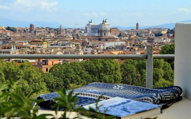 Sant Onofrio Terrace Apartment