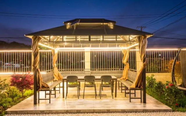 Shanghai Lingang Pengyuanju Maomao Homestay