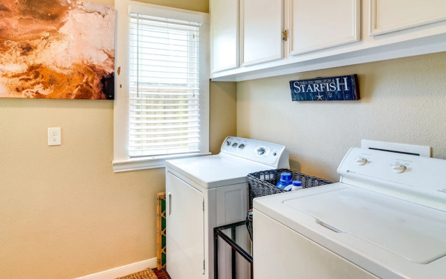 2 Mi to Beach: Galveston Vacation Rental!