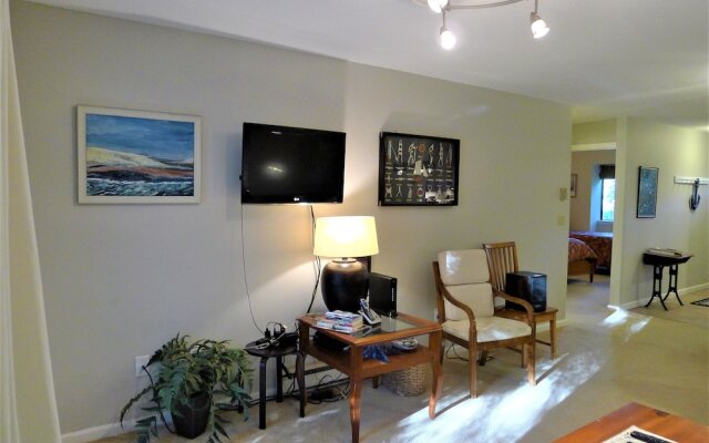 87 Chilton - 2 Bedroom Condo