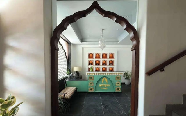 Artisav House