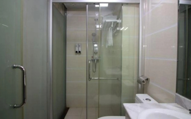 Guanghe Business Hotel (Shaoguan Fengcai Experimental School)