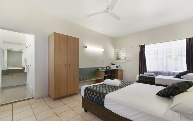 Beach House Motel