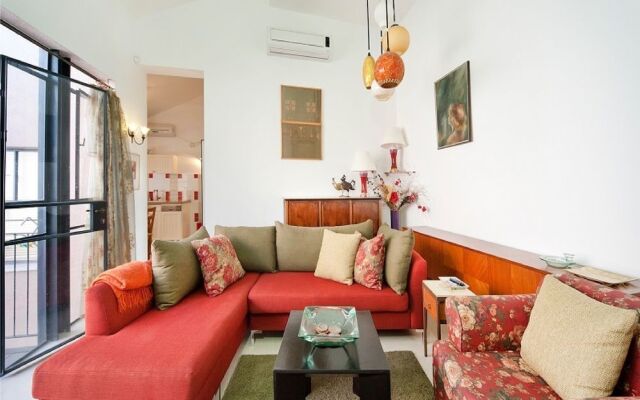 Charming Sunny Haven with Balcony by Sea N Rent