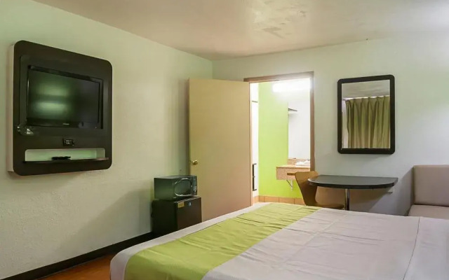 Motel 6 Harvey LA