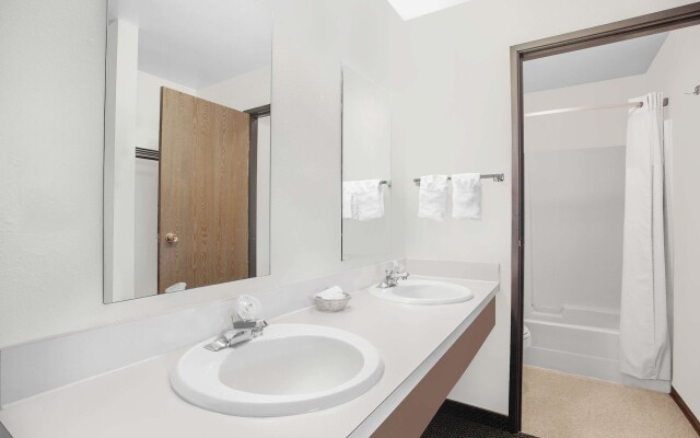 FairBridge Inn & Suites Moscow/Pullman