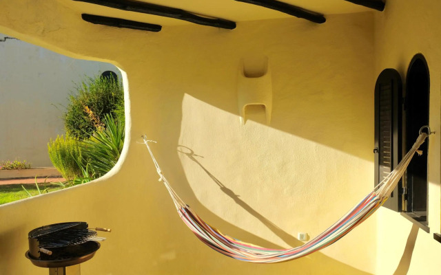 Peaceful & Spacious Apt with Parking & Queen Bed