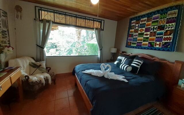 Encantada Guest House: Spectacular View & Excellent Reviews