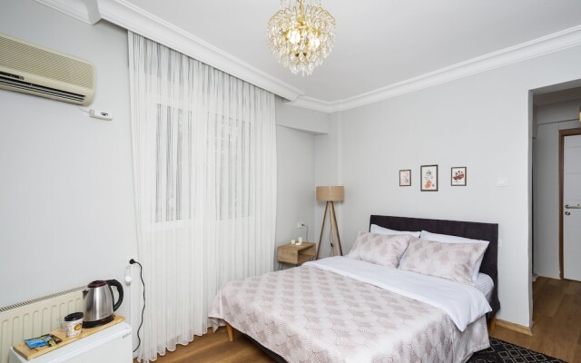 8 Rooms House