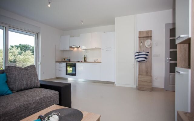Enelani Apartments