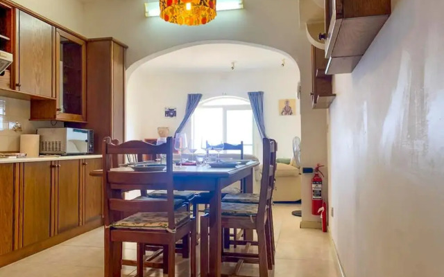 Sea and sun Views 2bd Apt Marsalforn Gozo