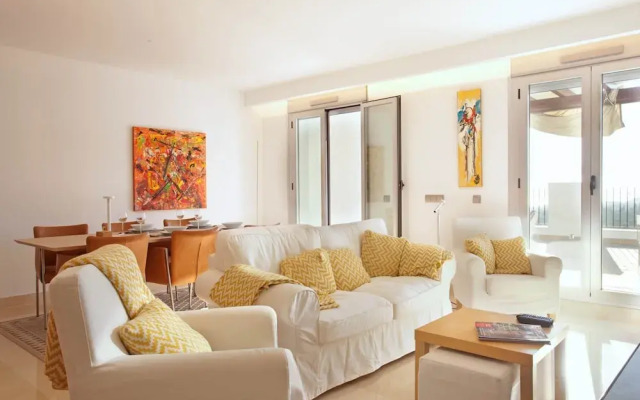 Modern Apartment With Balcony