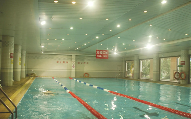 Zhangjiagang Guomao Hotel