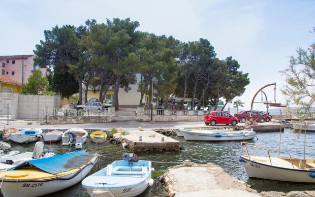 Beachfront Apartment Gaj 8