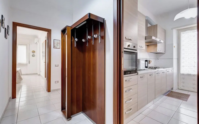 Cozy 2-Bedroom Flat with Balcony