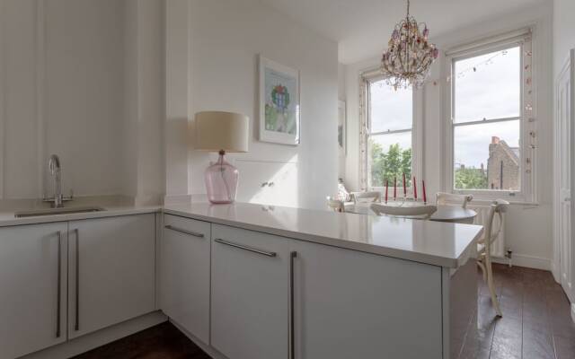 Gorgeous Apartment in a West End Mansion