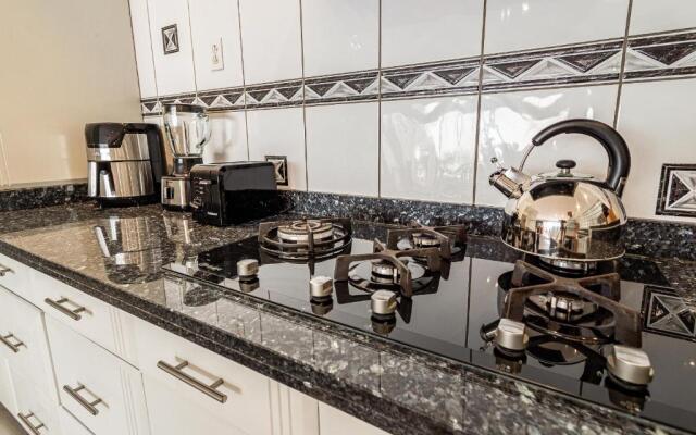 Large Villa With View! Private Pool Free Utilities!