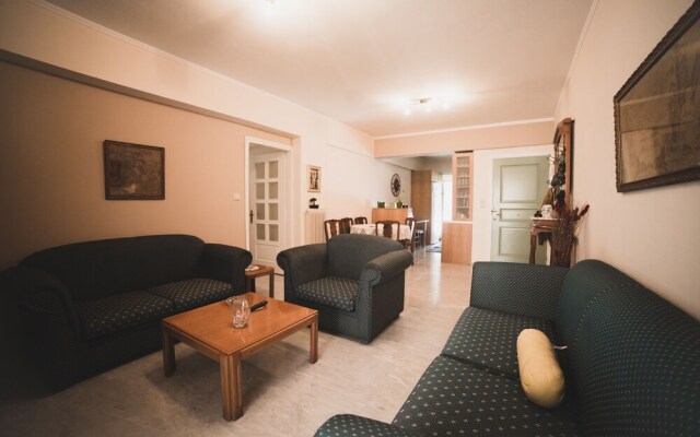 Apartment On Nikaias 5C
