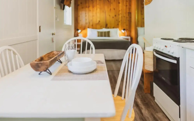 Barefoot Villas Room 1 Redwood