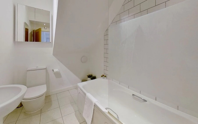 BookedUK - Cosy but spacious apartment