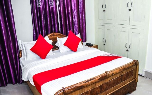 OYO 14606 Holiday Inn