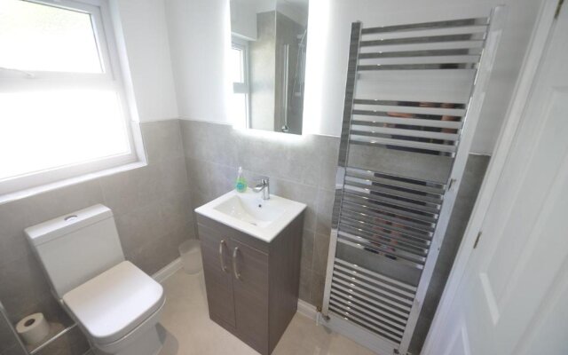All New TorquayTownhouse with Hot Tub 200m from Beach - Free WiFi