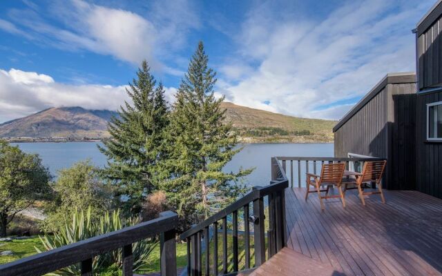 Queenstown Lakefront Dream