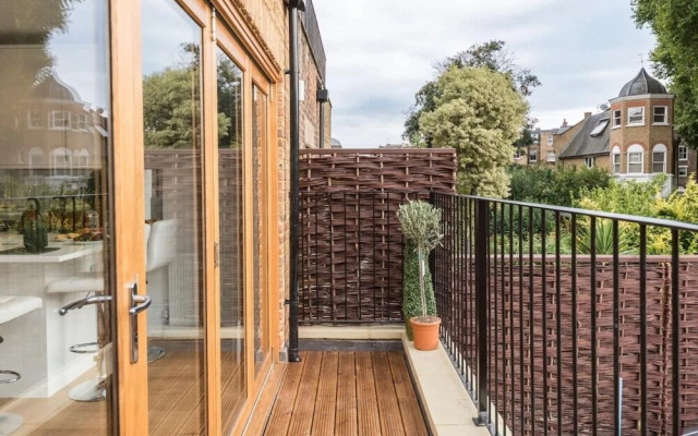 2 Bed - Very Convenient Location - South Terrace