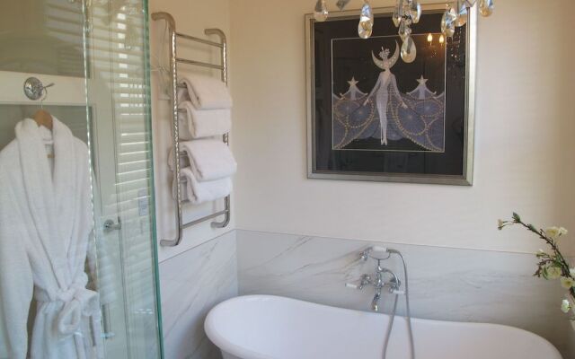 Andre's Mews Luxury Serviced Apartments