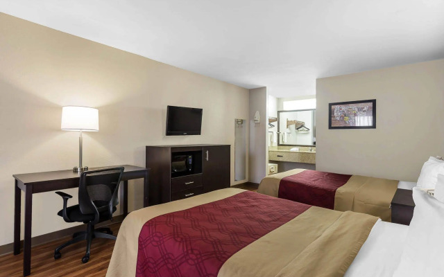 Econo Lodge North