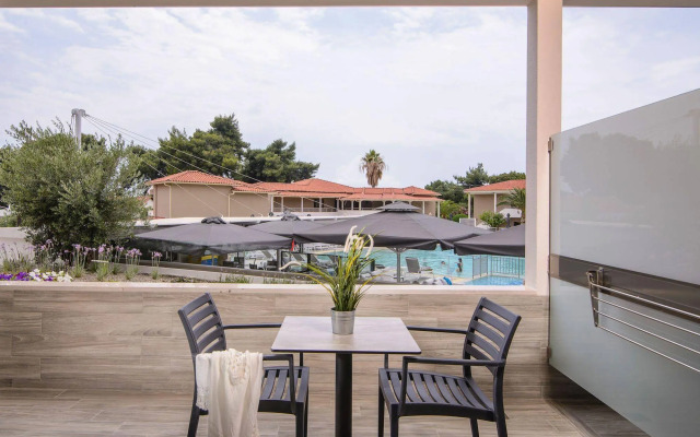 Lagomandra Beach & Suites