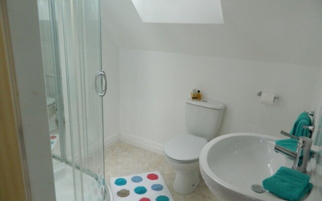 Hookless Holiday Homes