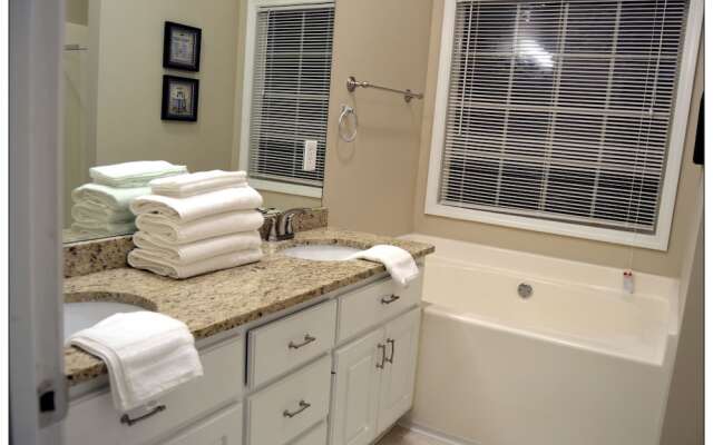 Opis Realty-Spacious Metro Atlanta Home